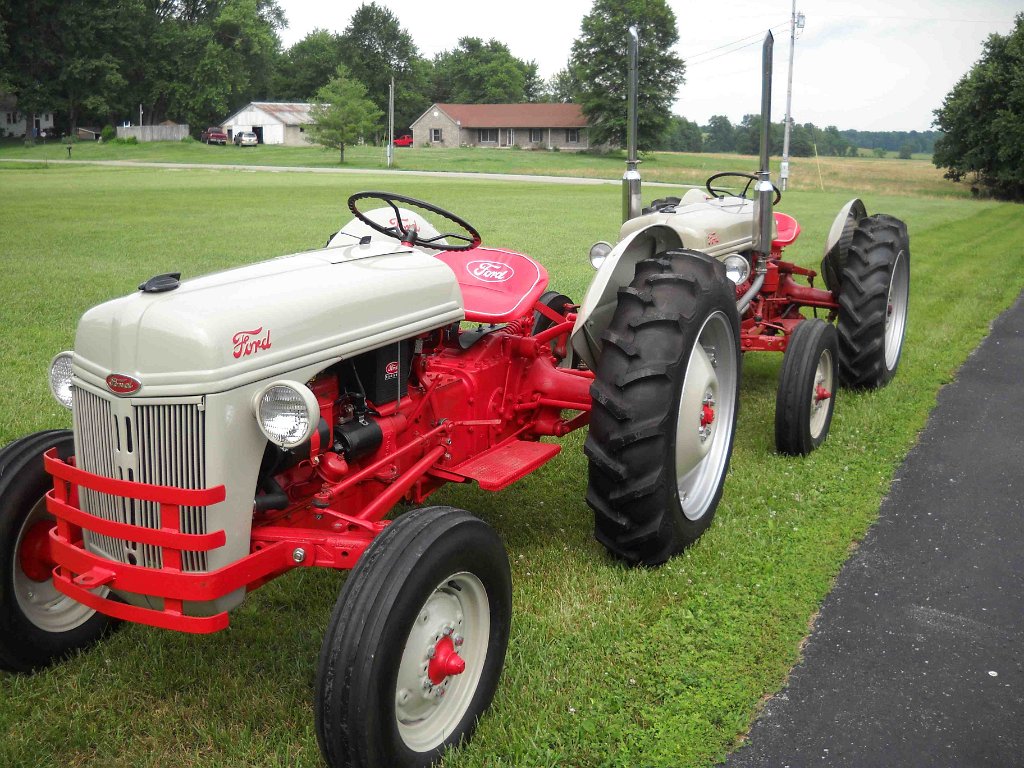 Antique tractors ford 8n